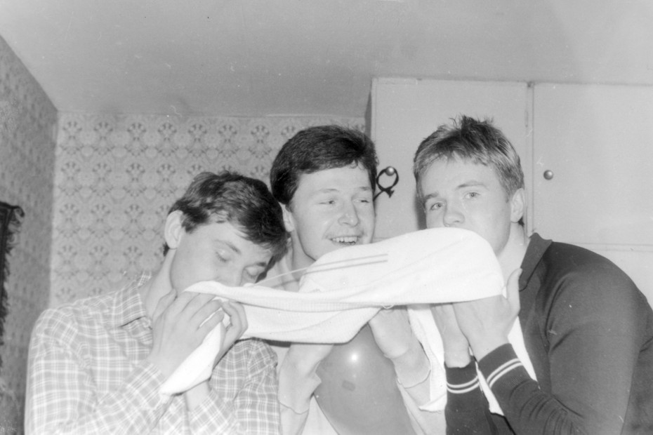 Три толстяка с полотенцем. Лев Киселев. Персональный сайт